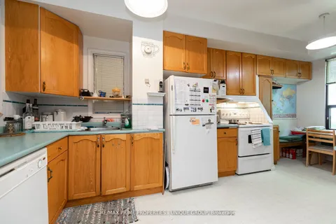 21 Cambridge Avenue, Toronto, ON M4K 2L2