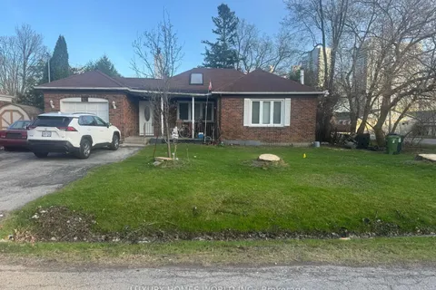 52 Lamont Avenue, Toronto, ON M1S 1A9
