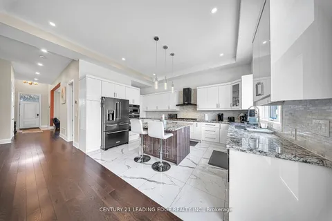 736 Hillview Crescent, Pickering, ON L1W 2S1