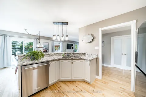 8 Nathan Avenue, Whitby, ON L1M 1J3