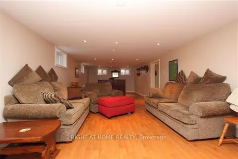 132 Winchester Road, Whitby, ON L1M 1X2