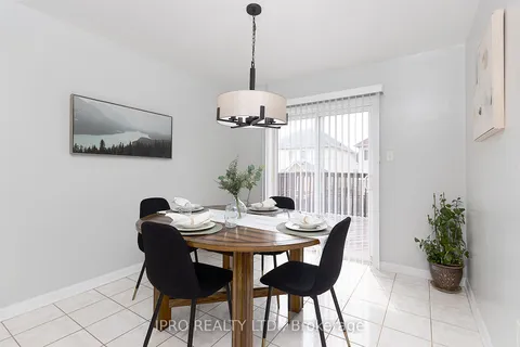 15 Juneau Crescent, Whitby, ON L1R 3A1