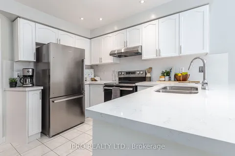 15 Juneau Crescent, Whitby, ON L1R 3A1