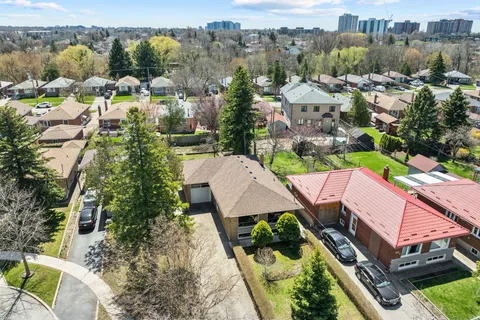 25 Kells Avenue, Toronto, ON M1K 4W6