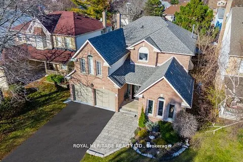 14 Balsdon Crescent, Whitby, ON L1P 1L5