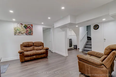 28 Longsword Drive, Toronto, ON M1V 3A3