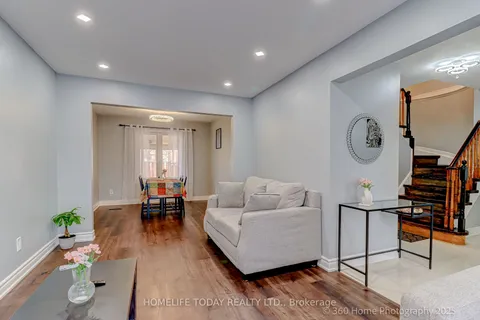 28 Longsword Drive, Toronto, ON M1V 3A3