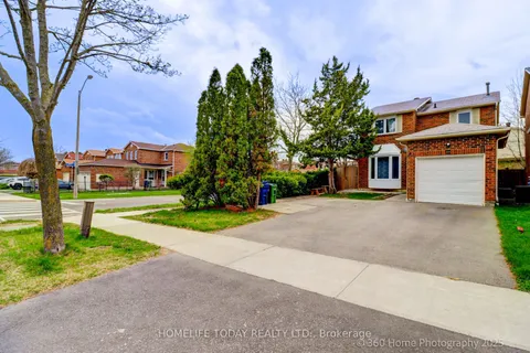 28 Longsword Drive, Toronto, ON M1V 3A3