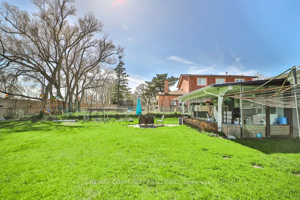 29 Portico Drive, Toronto, ON M1G 3R5