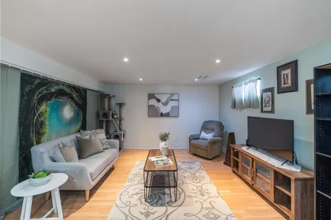 22 Tweedrock Crescent, Toronto, ON M1E 4L5
