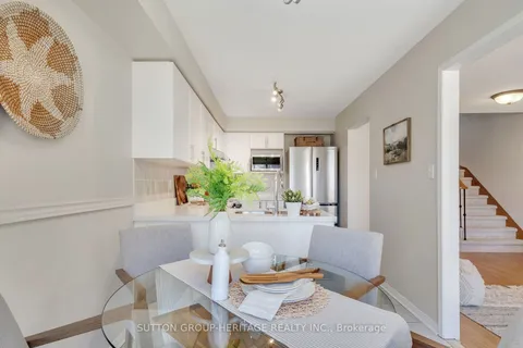 42 Odessa Crescent, Whitby, ON L1R 3N9