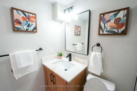 34 Westmoreland Avenue, Oshawa, ON L1G 2M8