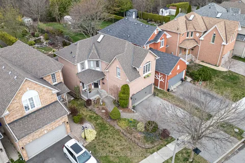 1762 Autumn Crescent, Pickering, ON L1V 6X2