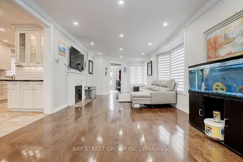 6 Larwood Boulevard, Toronto, ON M1M 2M5