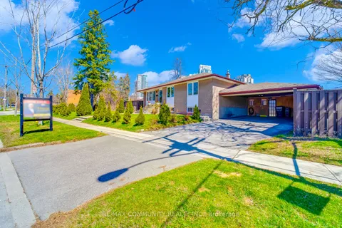 103 Packard Boulevard, Toronto, ON M1P 4K7