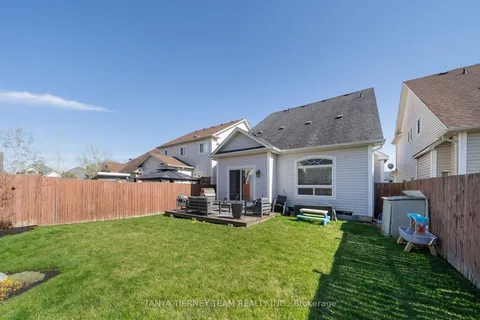 6 Mikayla Crescent, Whitby, ON L1M 2H8