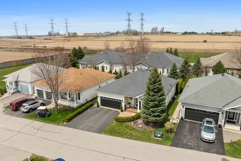 26 Kissingbridge Lane, Clarington, ON L1B 0B2