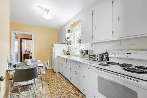 733 Pharmacy Avenue, ON M1L 3J4