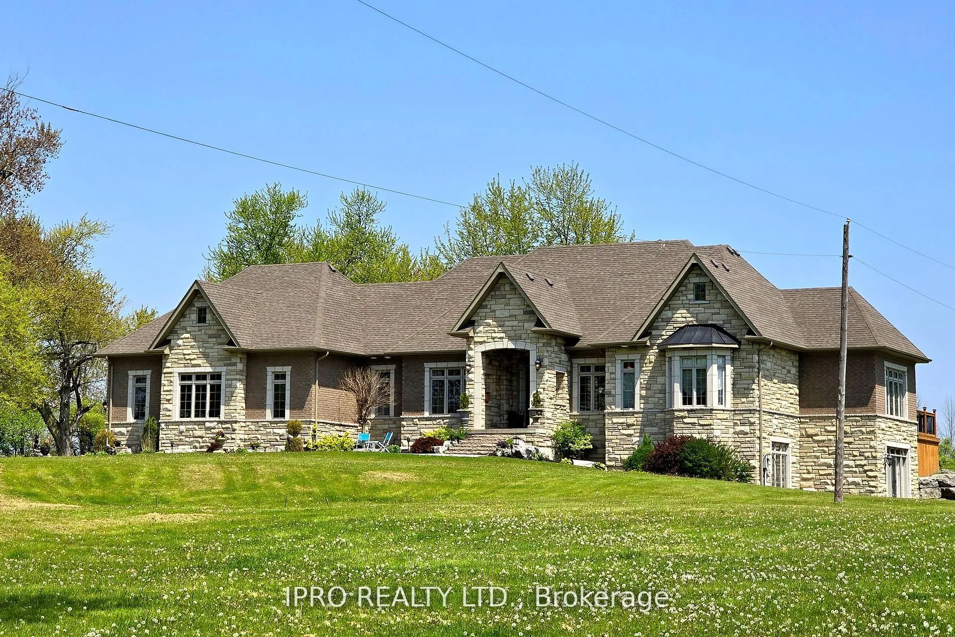 705 Lake Ridge Road, Whitby, ON L1P 2B8