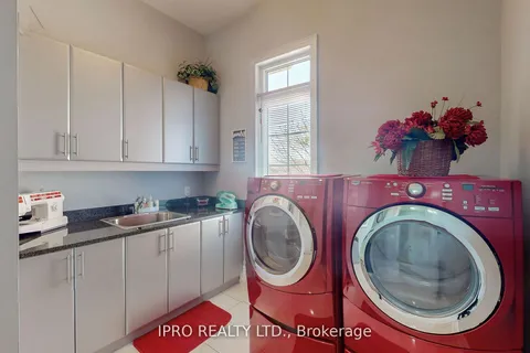 705 Lake Ridge Road, Whitby, ON L1P 2B8