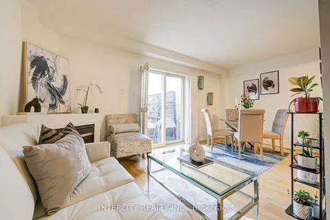 372 Sparrow Circle, Pickering, ON L1V 7E7
