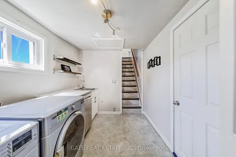 363 Annapolis Avenue, Oshawa, ON L1J 2Y3