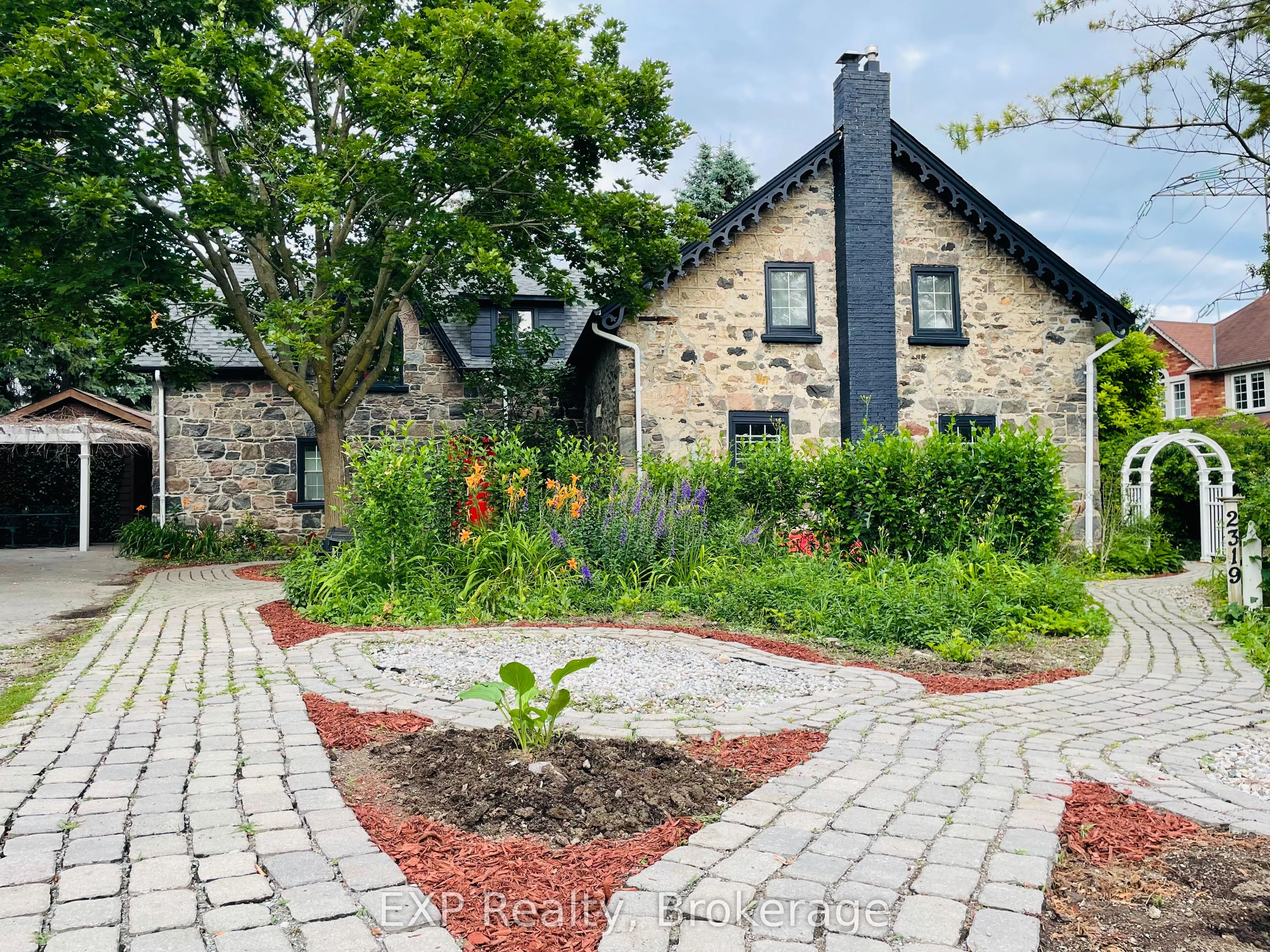 2319 Wildwood Crescent, Pickering, ON L1X 2N1