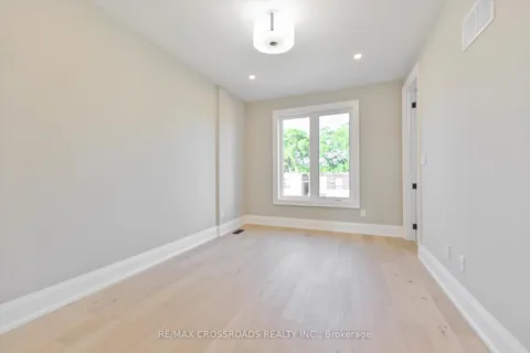 84 Westbourne Avenue, Toronto, ON M1L 2Y5