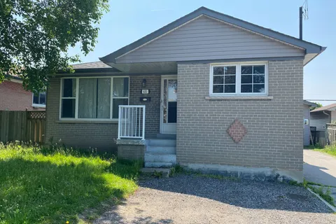 631 Shakespeare Avenue, Oshawa, ON L1H 3H8