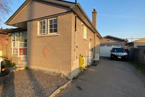 631 Shakespeare Avenue, Oshawa, ON L1H 3H8