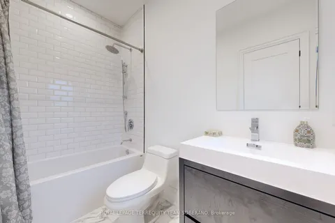 308 Ridgewood Road, Toronto, ON M1C 2X2