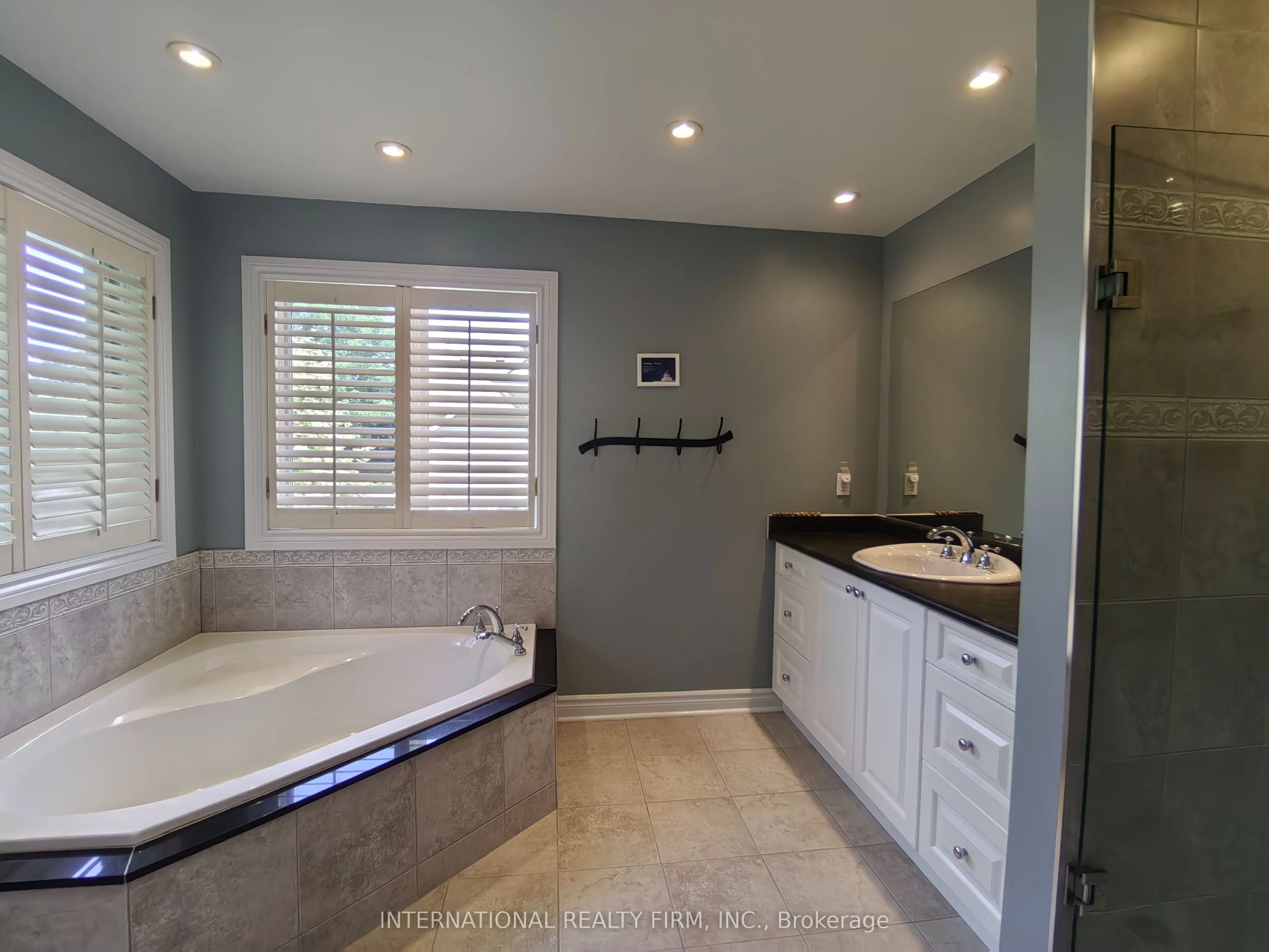 6 Mortimer Crescent, Ajax, ON L1T 3Y1