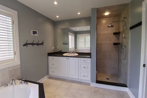 6 Mortimer Crescent, Ajax, ON L1T 3Y1