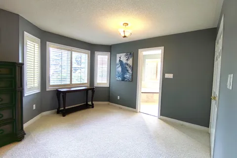 6 Mortimer Crescent, Ajax, ON L1T 3Y1