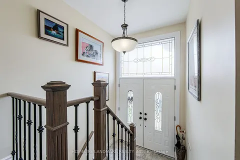 4 Steepmaple Grove, Toronto, ON M1E 4P5