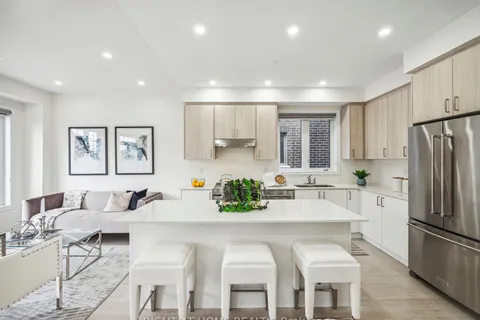 2632 Delphinium Trail, Pickering, ON L1X 2R2