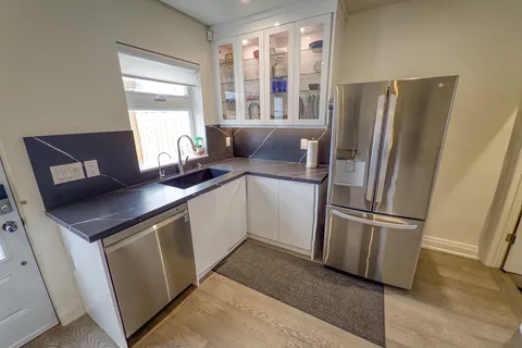 26 Greenwood Avenue, Toronto, ON M4L 2P4