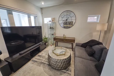 26 Greenwood Avenue, Toronto, ON M4L 2P4