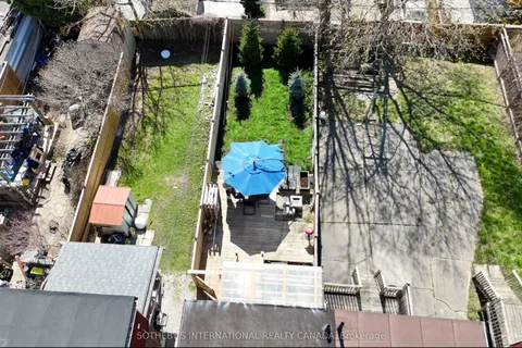 26 Greenwood Avenue, Toronto, ON M4L 2P4