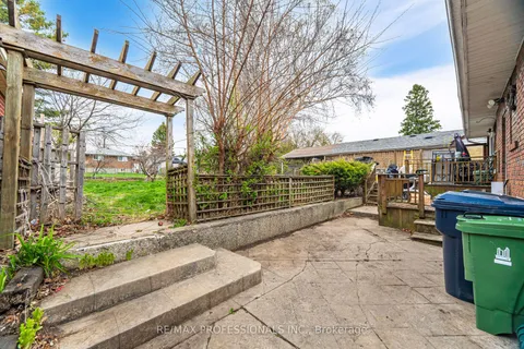 11 Jeanette Street, Toronto, ON M1M 3G2
