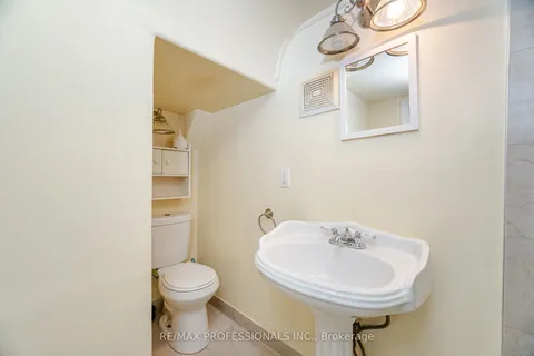 11 Jeanette Street, Toronto, ON M1M 3G2