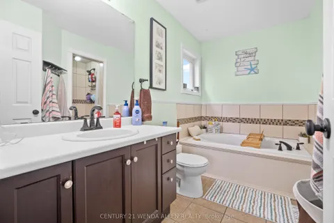 6 Hammond Street, Clarington, ON L1C 5E5