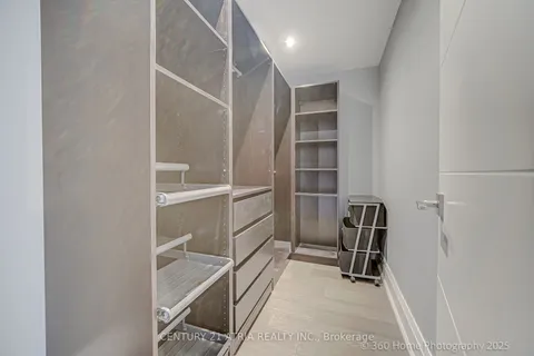 11 Valdane Drive, Toronto, ON M1L 2E8