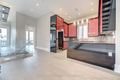 11 Valdane Drive, Toronto, ON M1L 2E8