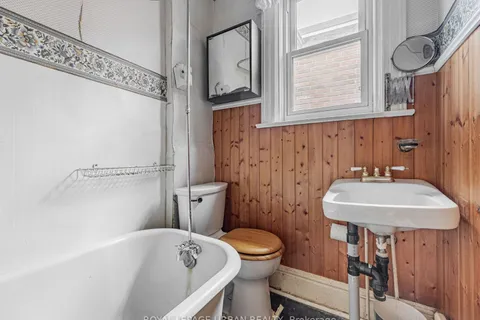 28 Eastmount Avenue, Toronto, ON M4K 1V1