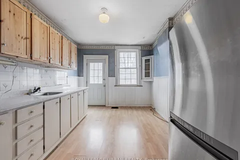 28 Eastmount Avenue, Toronto, ON M4K 1V1