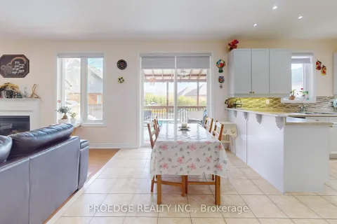 2227 Minsky Place, Oshawa, ON L1C 1C4