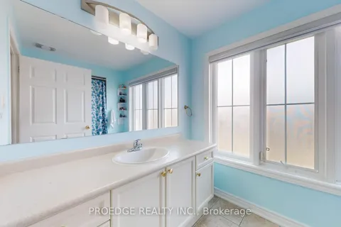 2227 Minsky Place, Oshawa, ON L1C 1C4