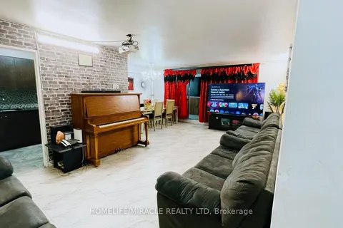 5 Massey Square, Toronto, ON M4C 5L6