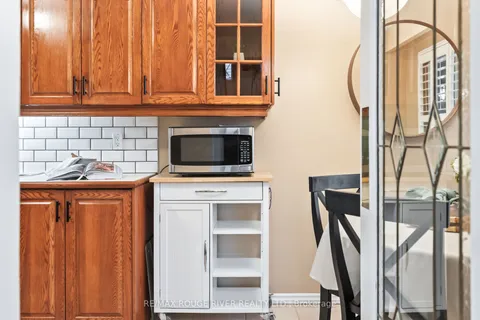 9 Harrison Court, Whitby, ON L1N 6E2